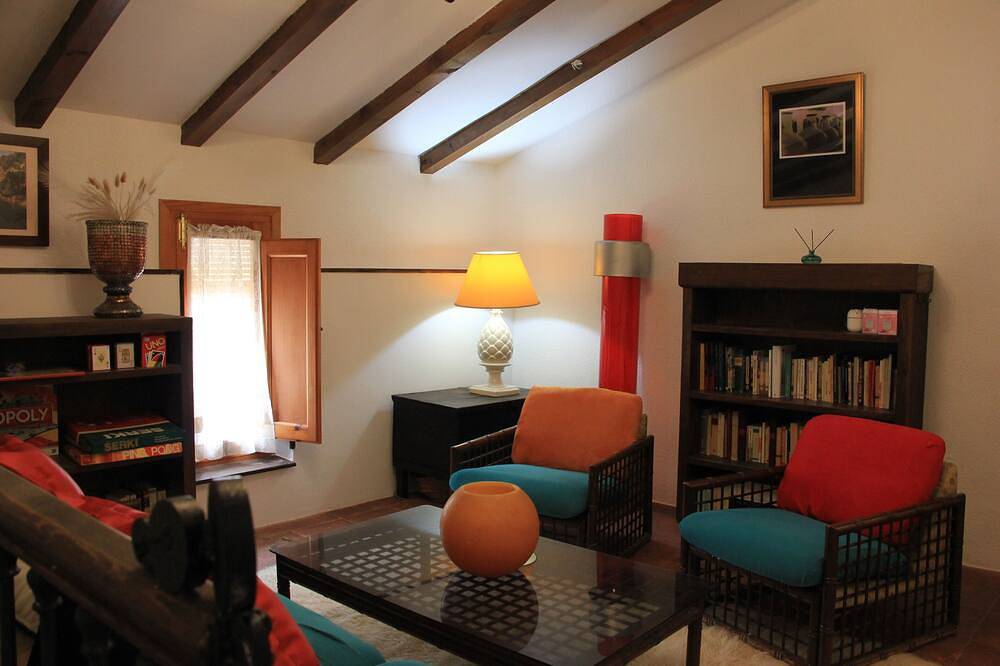House with pool, garden, incredible views and well located. in Segura de la Sierra, Sierras de Cazorla and Segura Natural Park
