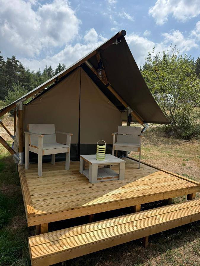 Tienda para 4 personas, con vistas y piscina además de terraza y jardín - 1