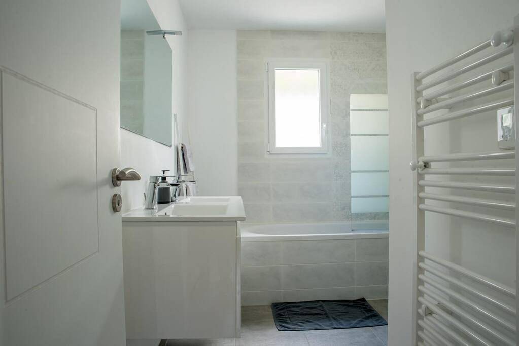 Three-Bedroom House in Cantenay-Épinard, Région d'Angers