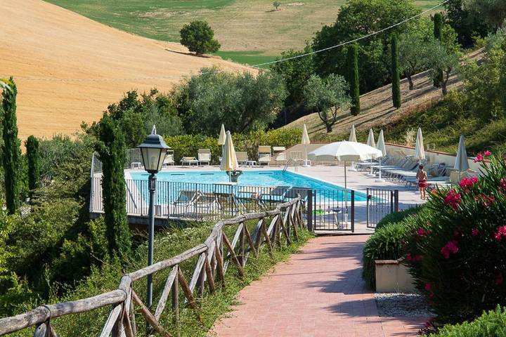 Location de vacances pour 5 personnes, avec balcon ainsi que jardin et piscine à Serrungarina - 2