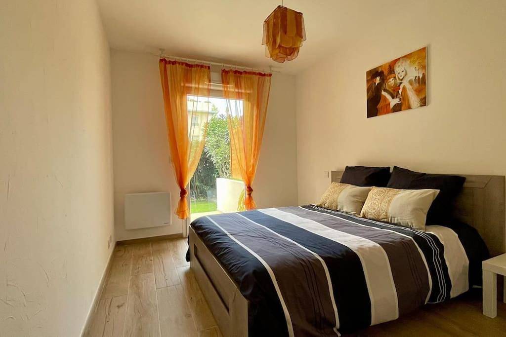 Appartement entier, One-Bedroom Apartment in Fréjus, Côte méditerranéenne (France)