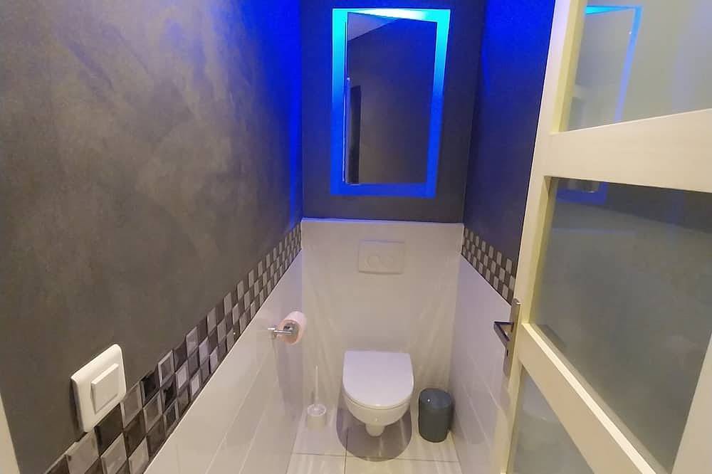 Entire apartment, Spacious modern apartment - close to beaches and avenue 83 in La Valette-du-Var, Toulon region