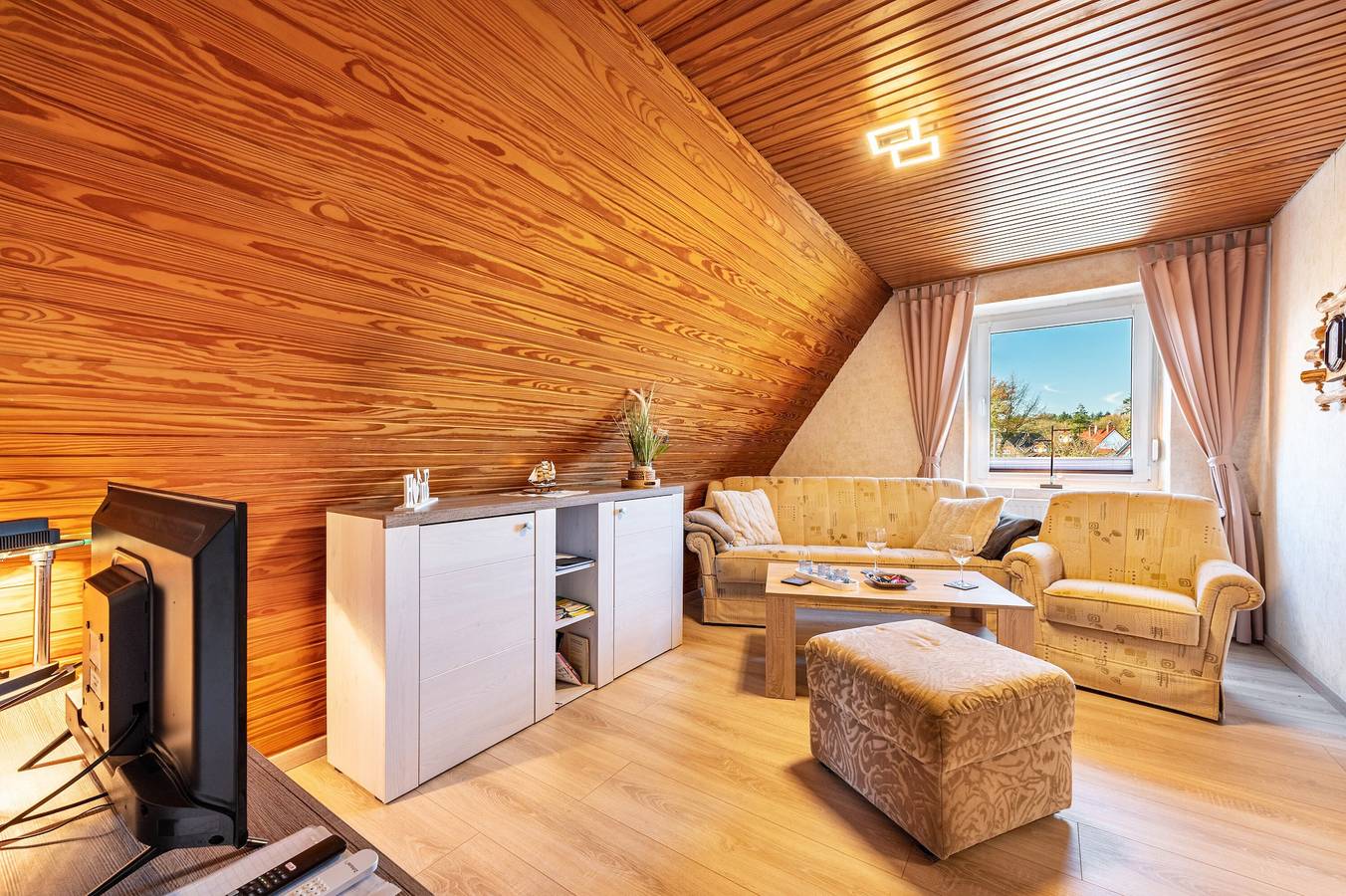 Ganze Wohnung, Ferienwohnung Anne mit Balkon und Wi-Fi in Bremervörde, Cuxland