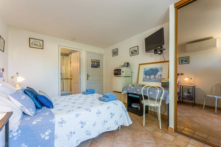 La Sousto B&B – Lavande Room near Avignon and Saint-Rémy-de-Provence in Châteaurenard, Arles region