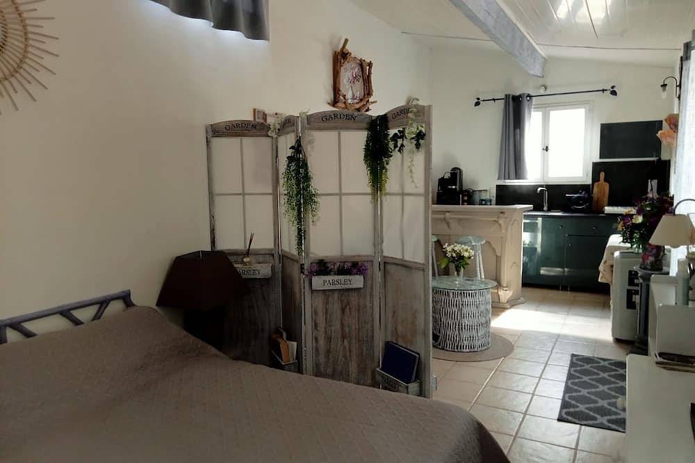 Appartement entier, Charmant  studio entièrement neuf à la campagne in Salernes, Région de Draguignan