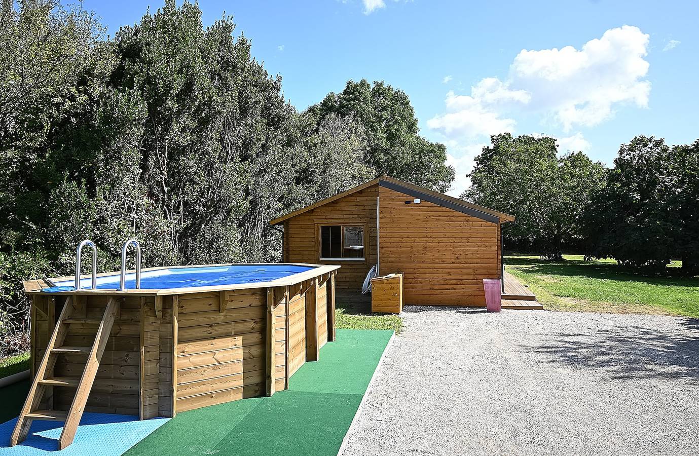 Le Chalet des Vignes - chalet 5p avec piscine in Chenac-Saint-Seurin-d'Uzet, Saintes region