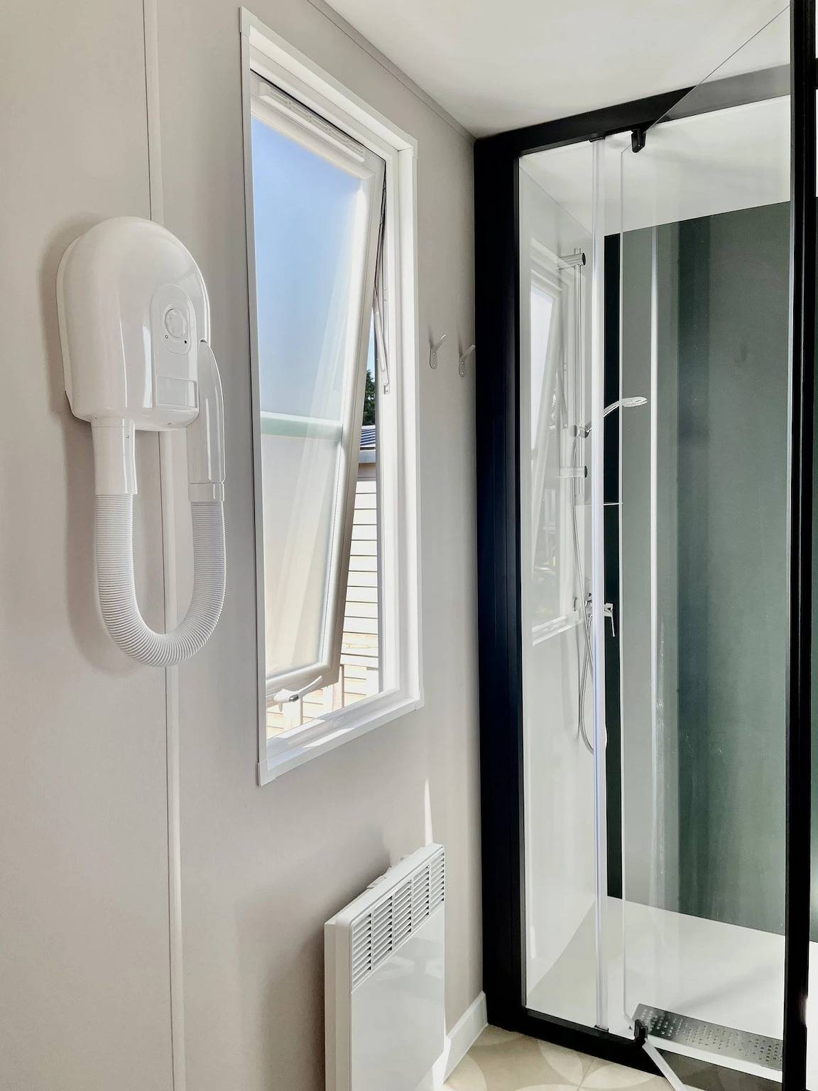 Zecamping 3 étoiles piscine couverte mobil-home Tv 30m2 in Erquy, Côte d’Émeraude