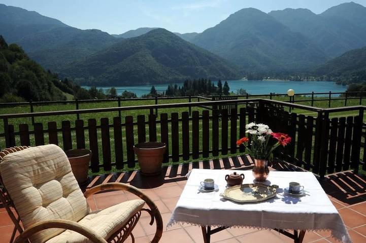 Ferienwohnung für 2 Personen, mit Garten in Mezzolago