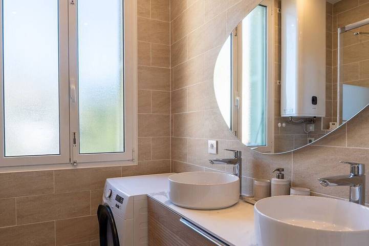 Gîte pour 4 personnes, avec balcon dans Office De Tourisme De Beaulieu Sur Mer - 4