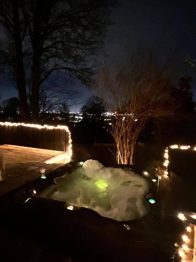 The Ridge London - Luxury Designer Villa with hot tub and sauna, Bexley borough of London in Bexley, London