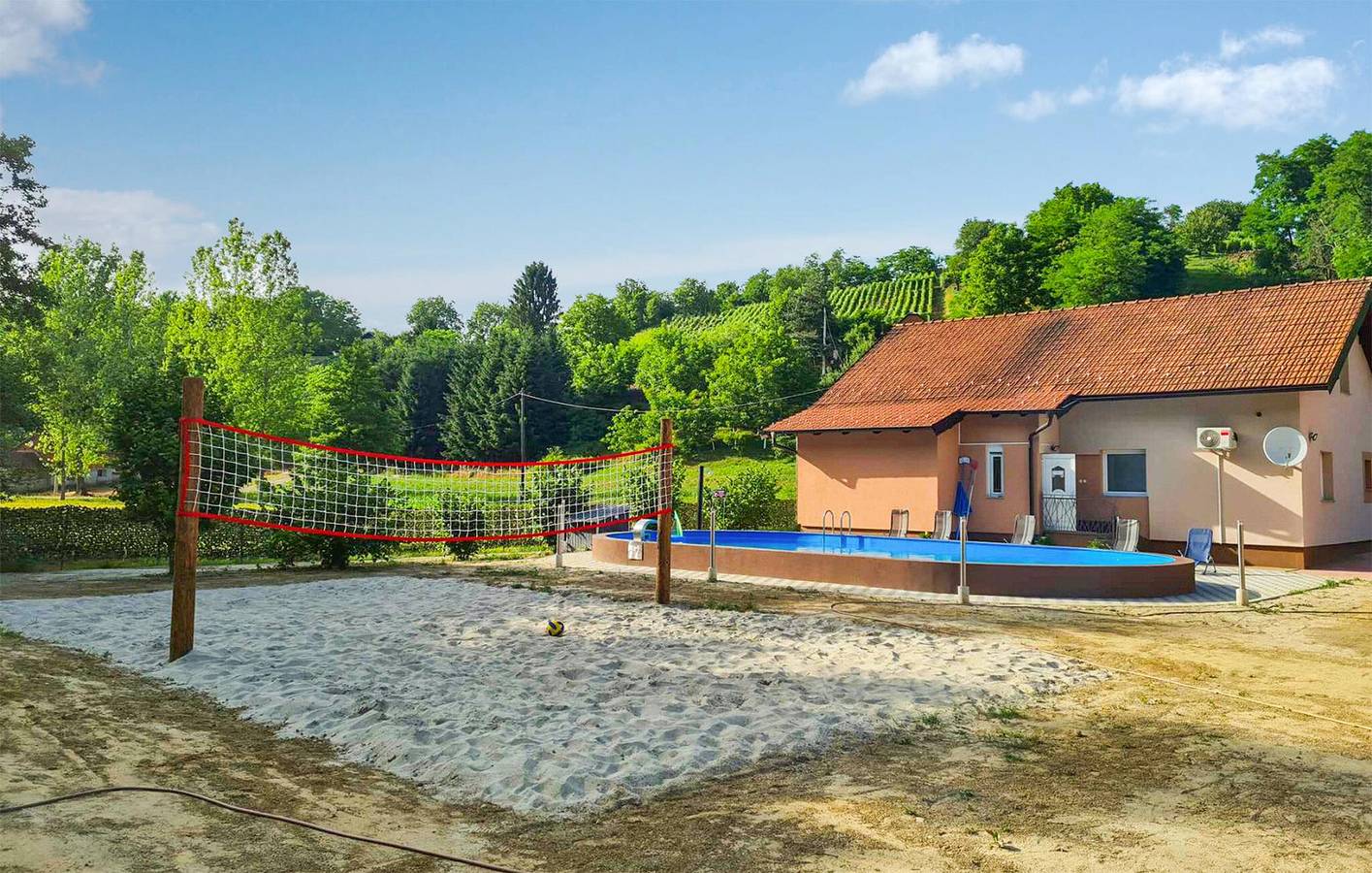Charmant appartement met 1 slaapkamer, zwembad en terras nabij de rivier de Bednja in Ludbreg, Varaždin