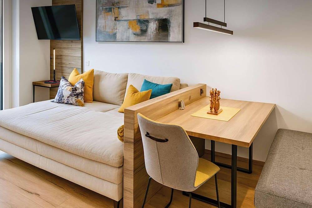 Rofanlodge – terrace and parking in Kramsach, Kaisergebirge