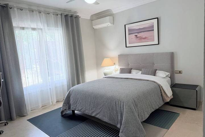 Luxury bright villa in Marbella Golden Mile with great sea and mountain views in Marbella West, Marbella
