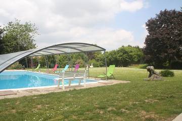Gîte pour 4 personnes, avec piscine et jardin à Barbey