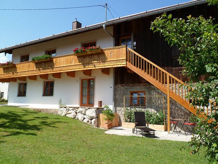 Ferienwohnung für 3 Personen, mit Balkon und Garten im Chiemgau