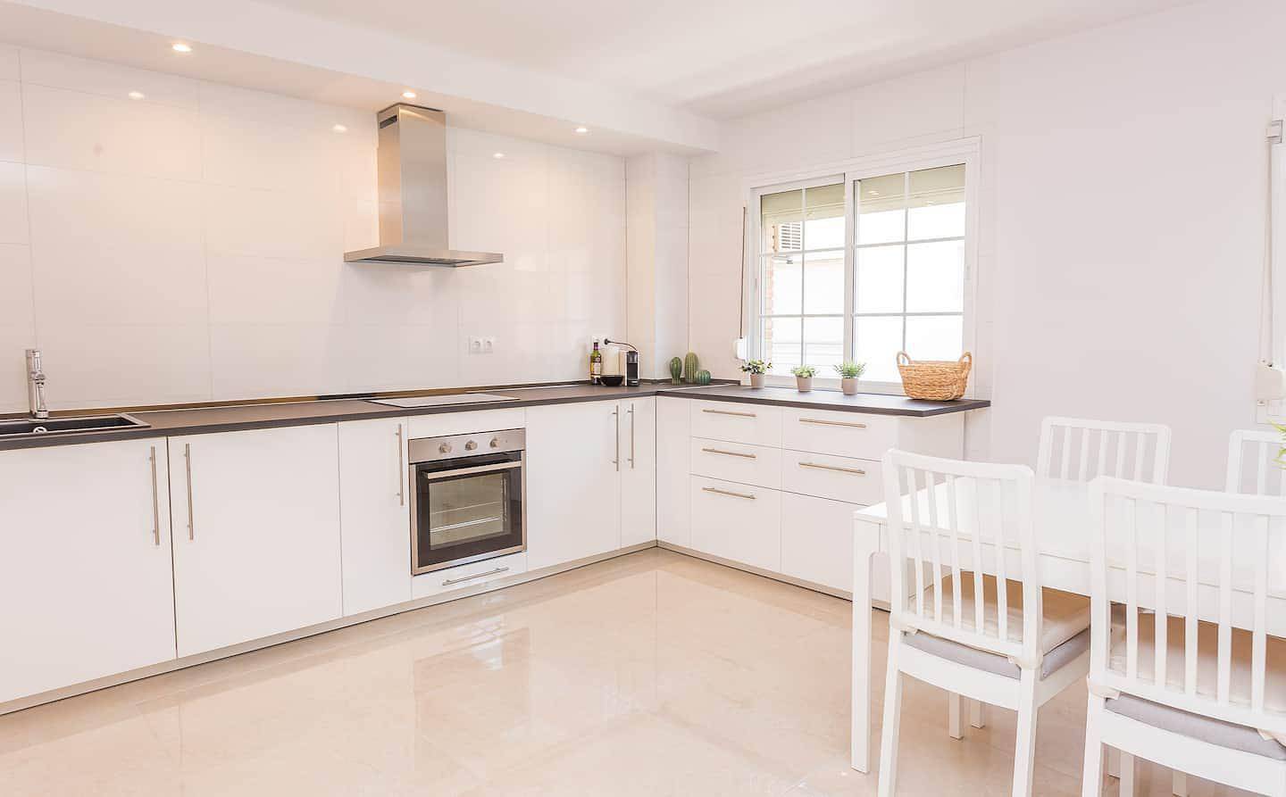 Entire apartment, Nice & Modern 3Br Fuengirola Centre - Wifi/Ac/Beach in Fuengirola Centre, Fuengirola