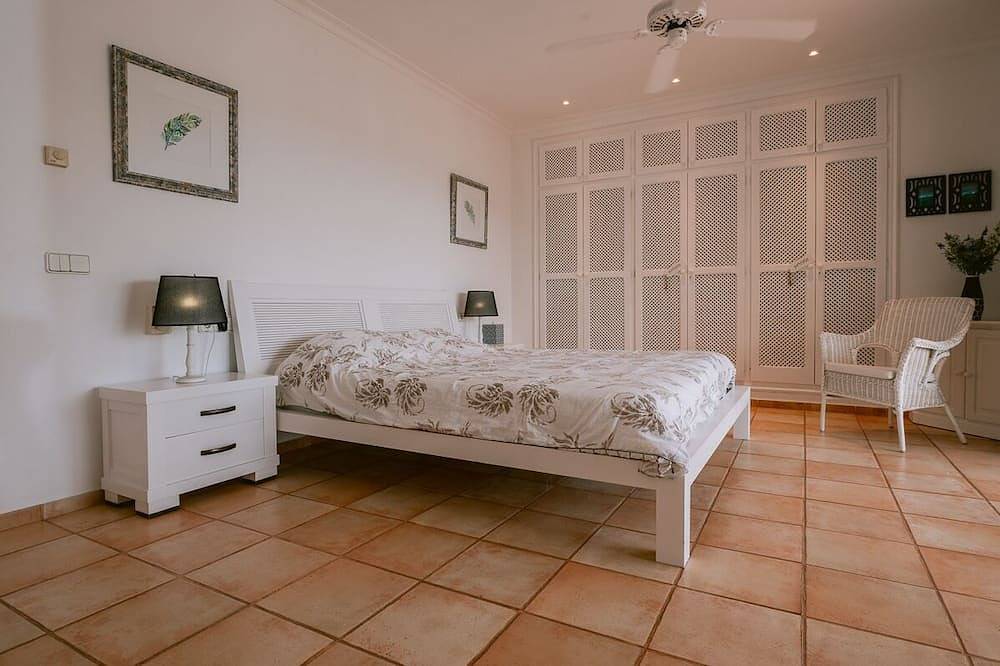 Amazing villa with pool in a beautiful and quite area in Cala Llonga, Santa Eulària des Riu