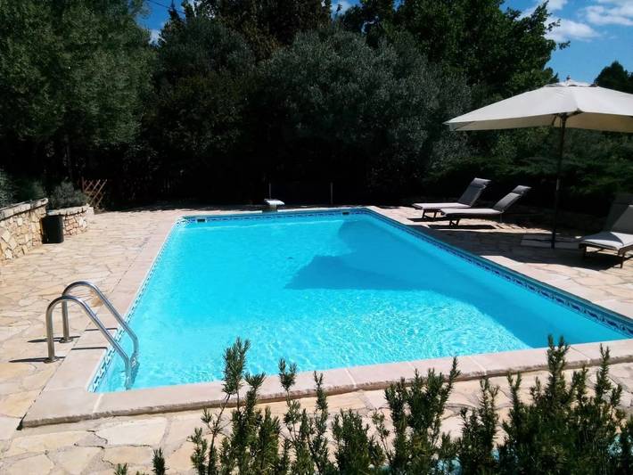 Chalet para 4 personas, con jardín y piscina - 1