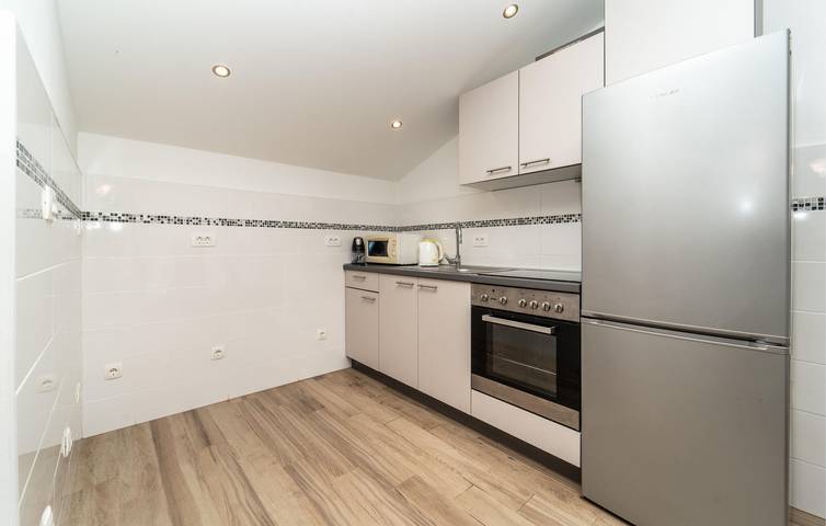 Entire holiday apartment, Cozy 2-Bedroom Apt with Terrace, Wi-Fi & 1.5km to Beach in Biograd na Moru, Zadar
