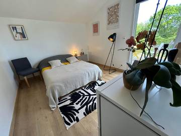 Chambre d’hôte pour 2 personnes, avec jardin ainsi que balcon et vue à Pléguien