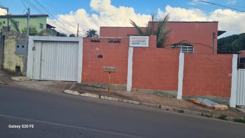 Casas e apartamentos de temporada para 3 pessoas, com piscina e jardim em Brumadinho