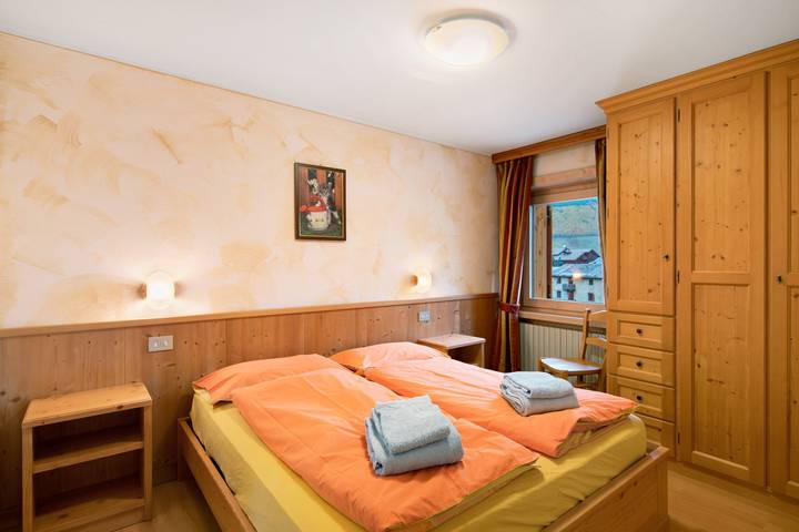 Entire apartment, Apartment '2' with Mountain View, Balcony and Wi-Fi in Livigno (Town), Livigno