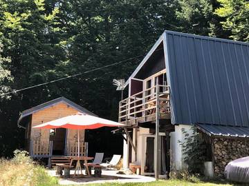 Maison de campagne pour 5 personnes, avec terrasse et vue à Saint-Anthème