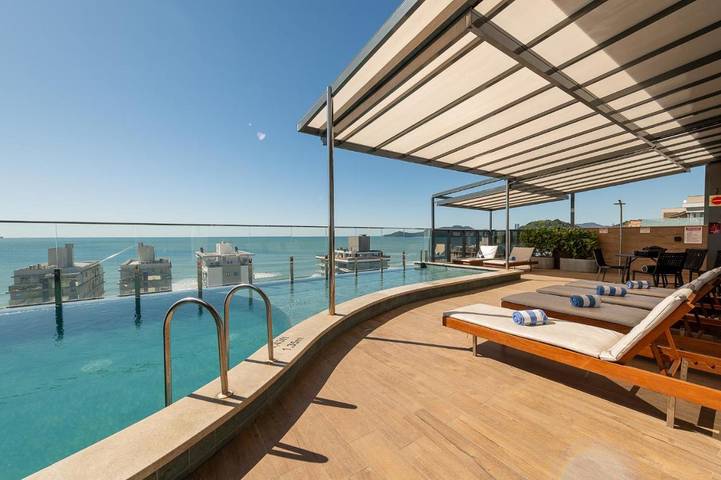 Pousadas para 6 pessoas, com jacuzzi e piscina e ainda jardim em Itajaí