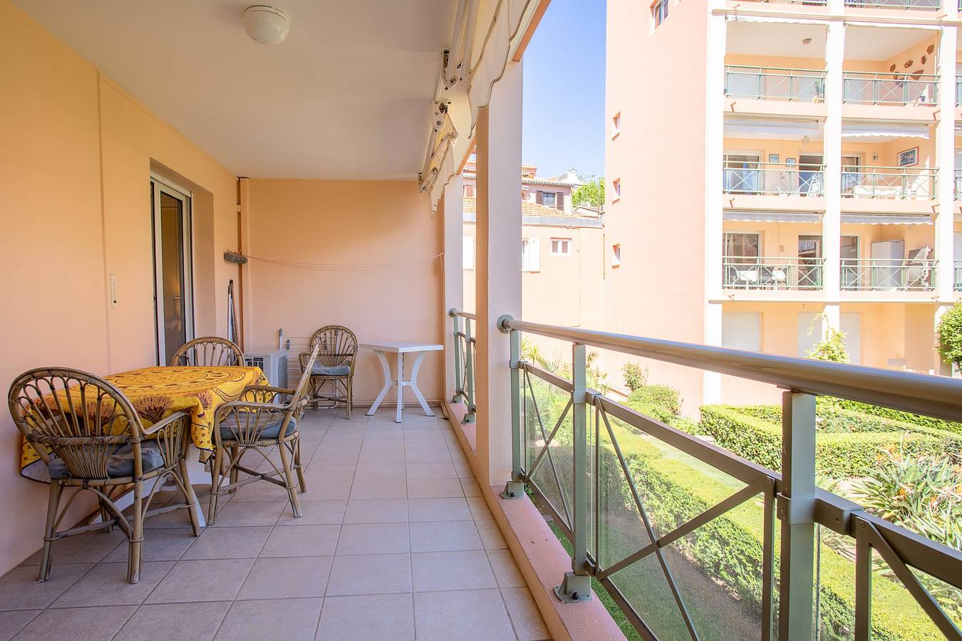 Appartement entier, Appartement de vacances "Stomolocation" avec terrasse privée, climatisation et Wi-Fi. in Sainte-Maxime, Côte méditerranéenne (France)