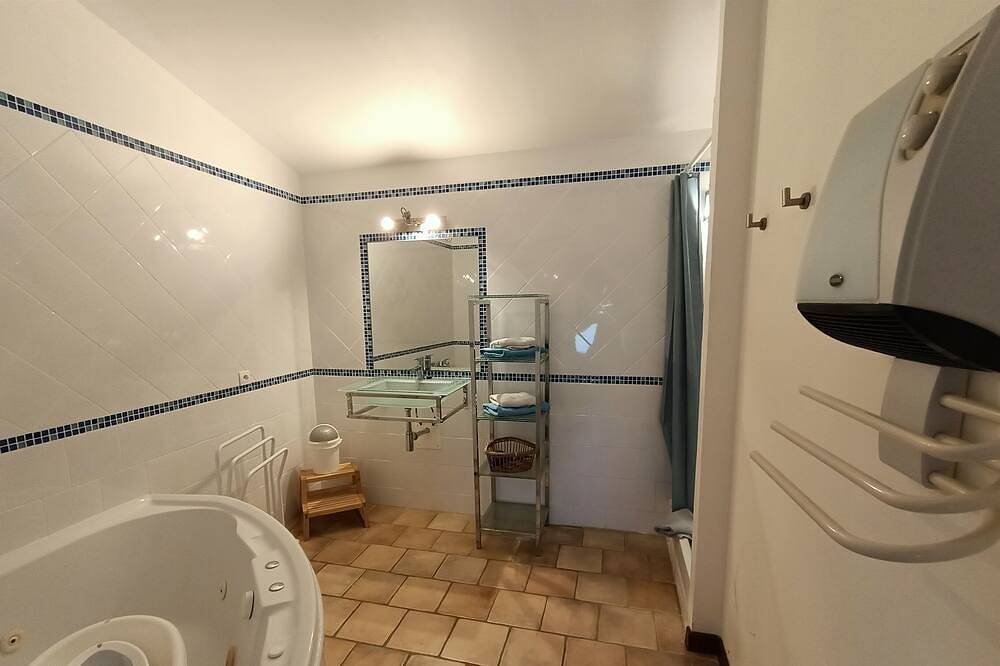In der Provence Anwesen bestehend aus 2 Häusern mit 15+ Betten und Pool in Carpentras, Vaucluse