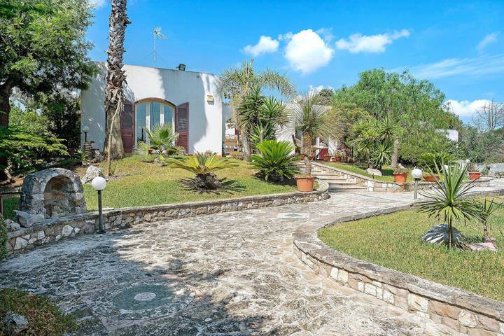 Villa per 5 persone, con Idromassaggio e Giardino a Santa Cesarea Terme