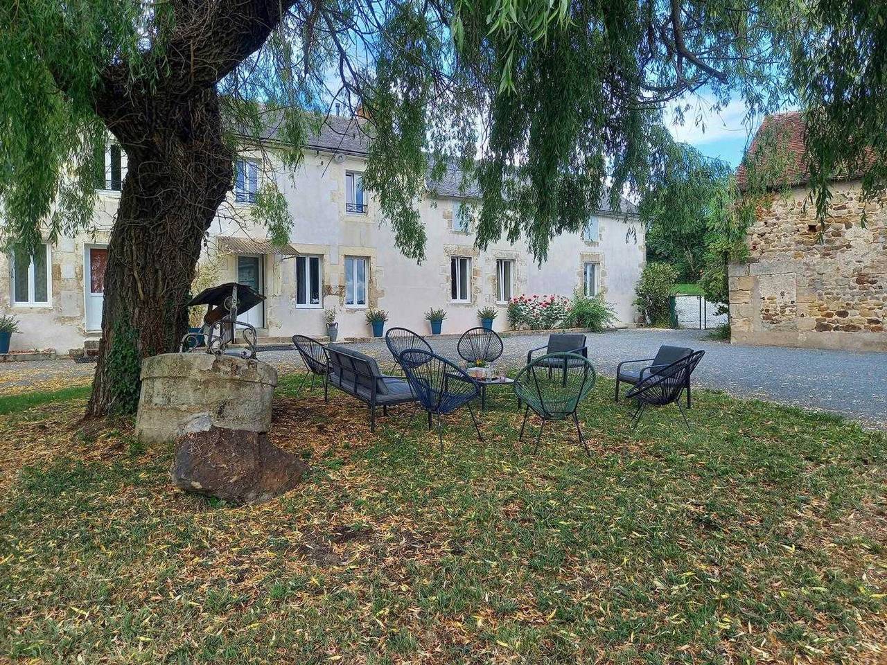 Gîte Champêtre à Buxières-les-Mines avec Animaux Acceptés et Parking in Buxières-les-Mines, Allier