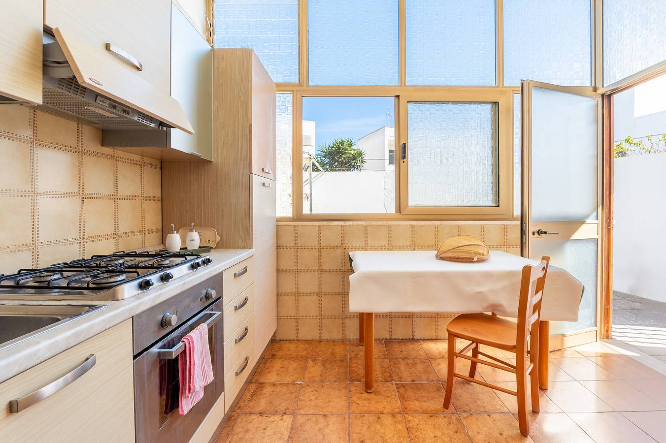 Appartement 'Villa Mezzaluna - Terra' avec jardin privé et climatisation in Lido Solemar, Melendugno