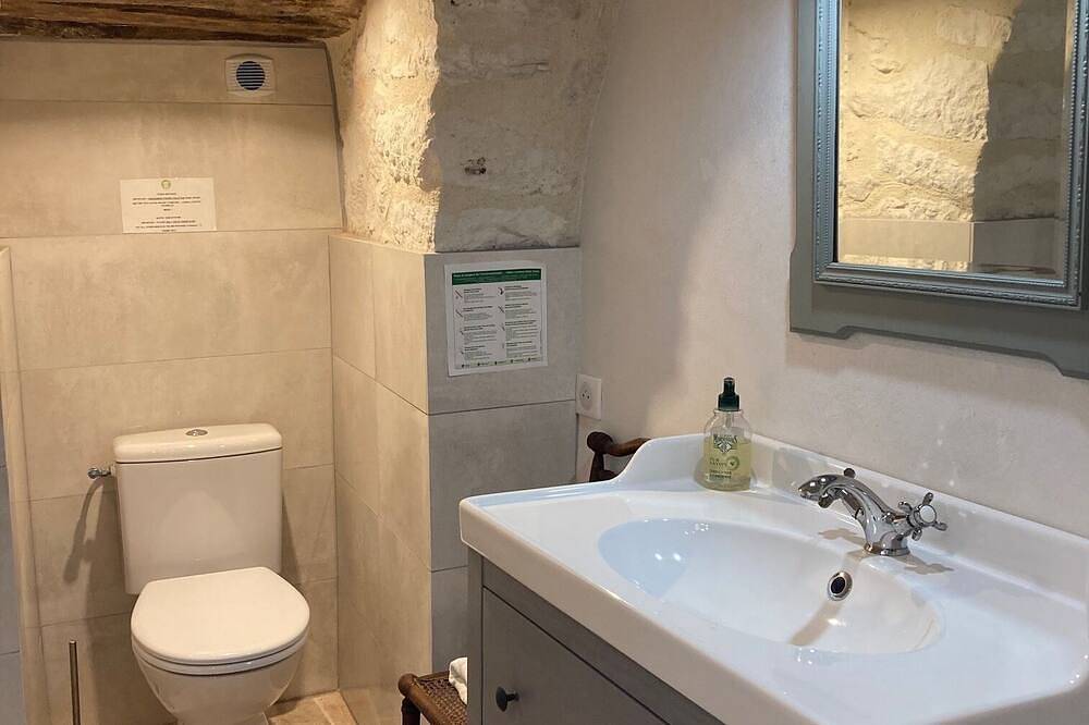 Appartement entier, Le Petit Bousquet, studio dans belle maison avec piscine, pour 3 pers in Montcuq-en-Quercy-Blanc, Quercy
