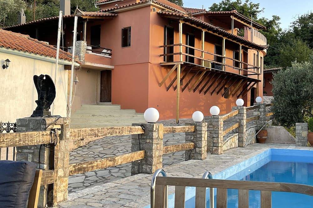 Casa vacanza a Elis e dintorni a partire da 514€ a notte