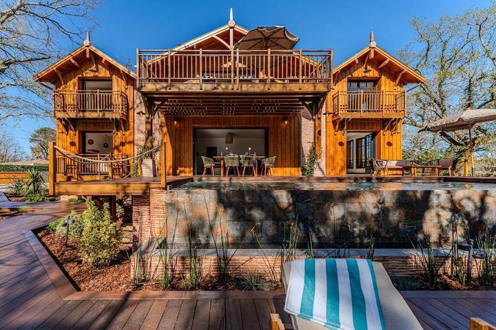 Villa per 10 persone, con Balcone e Terrazza nonché Giardino e Piscina a Arès