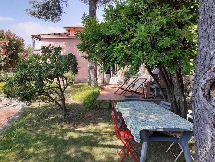 B&B für 4 Personen, mit Terrasse und Ausblick sowie Garten in Finale Ligure Gemeinde