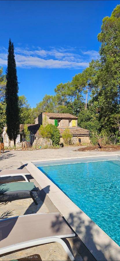 Chambre d’hôte pour 2 personnes, avec vue ainsi que piscine et jardin, animaux acceptés à Draguignan