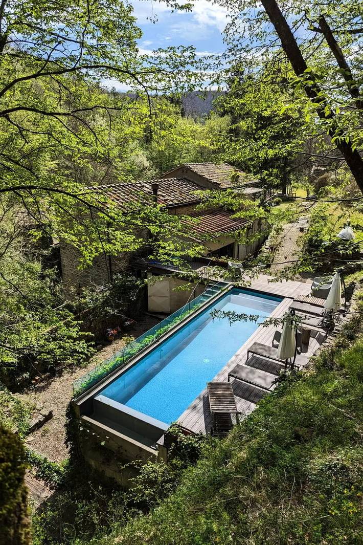Location de vacances pour 12 personnes, avec jardin à Loro Ciuffenna