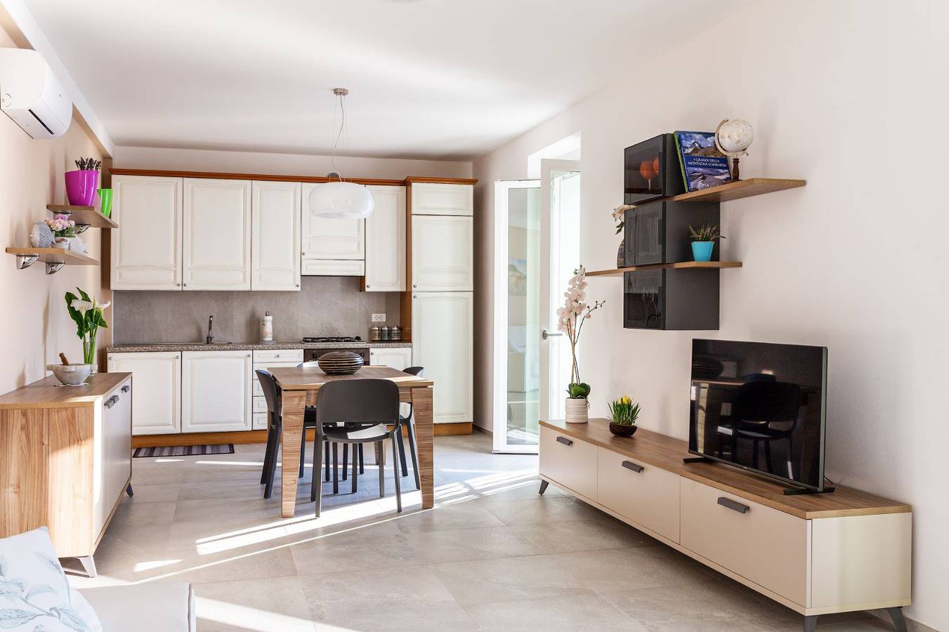 Appartement de vacances entier, 2-Bed Apt with Stunning Lake Como Views & Terrace in Lezzeno, Lac de Côme