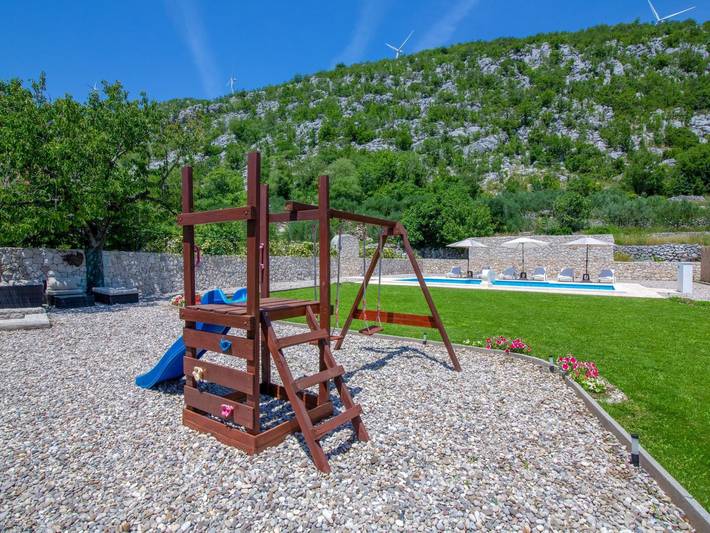 Villa Elin mit großem, privatem Pool in Seoca in Dalmatinisches Zagora