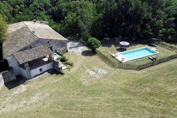 Location de vacances pour 8 personnes, avec terrasse et jardin à Saint-Michel-l'Observatoire
