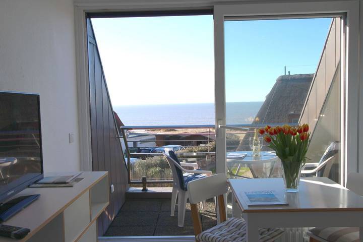 Ganze Wohnung, Hell eingerichtetes Ferienappartement mit Meerblick direkt an der Kurpromenade in Nordfriesische Inseln (Schleswig-Holstein) (Schleswig-Holstein), Wenningstedt