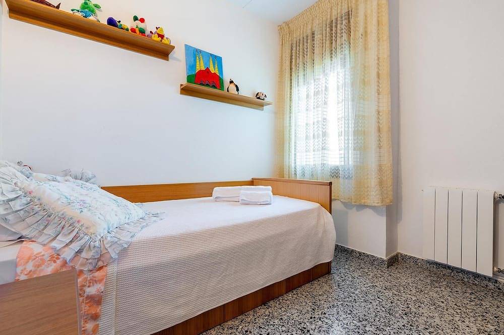 Gran zona exterior con piscina privada y barbacoa in Llagostera, Costa Brava