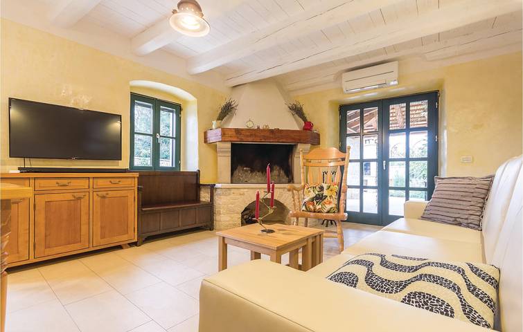 Reizende 2-Zimmer-Wohnung mit Pool, Terrasse und in der Nähe des Stadtzentrums in Sisan, Südküste Istrien