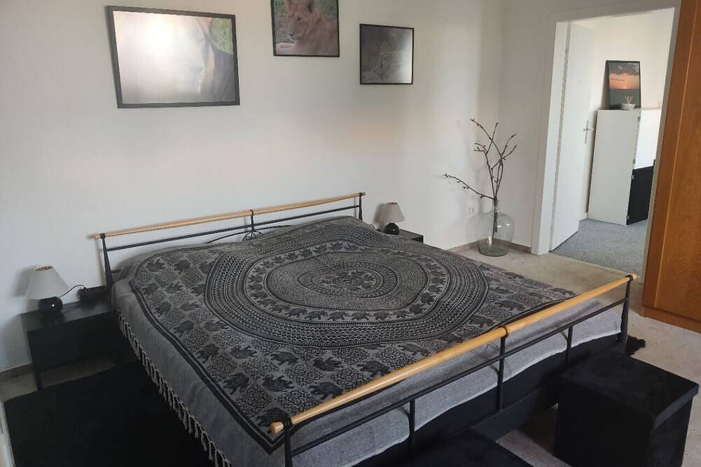 Ganze Wohnung, Apartment im Grünen - große, gepflegte 2-Zi-Wohnung mit besonderem Flair in Bad Wünnenberg, Nordrhein-Westfalen