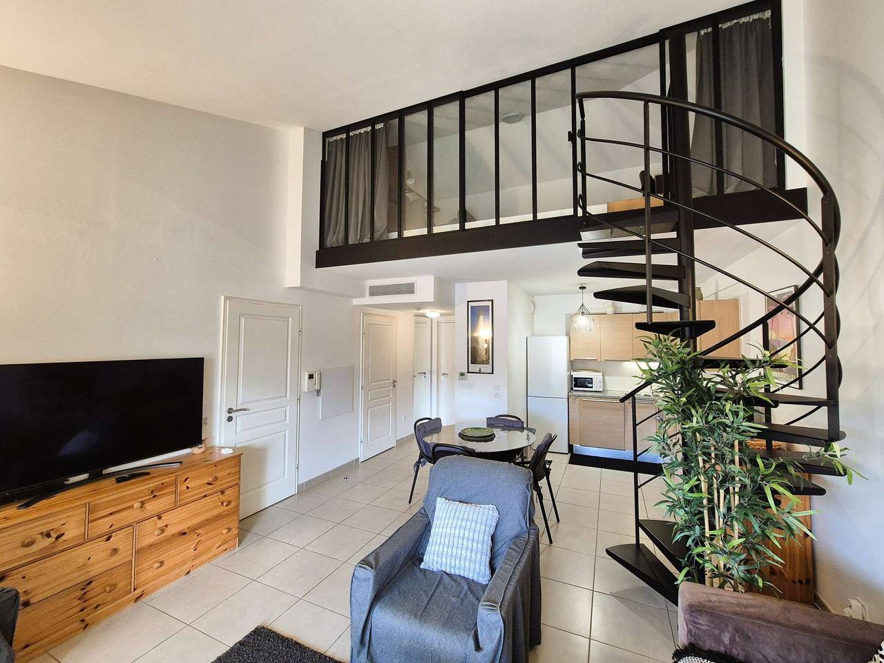 Entire holiday apartment, Large terrace with sea view, recent residence, everything on foot in Saint-Mandrier-sur-Mer, Toulon region