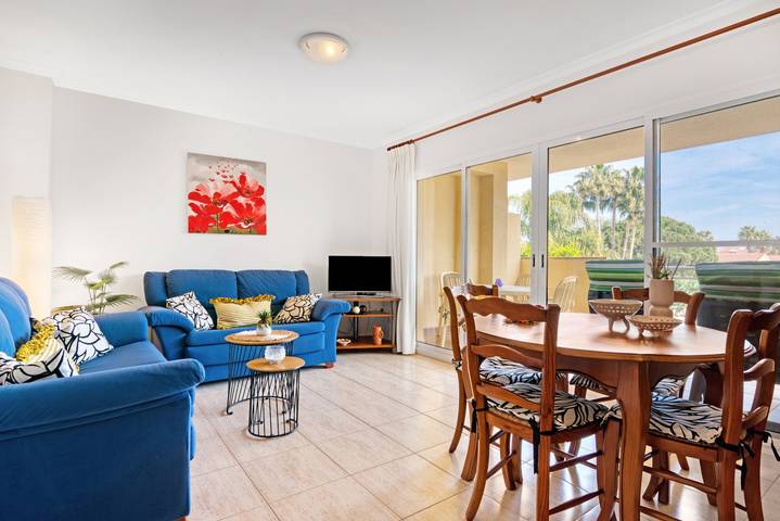 Apartamento entero, Apartamento 'Denia Clemenvilla' con piscina compartida, Wi-Fi y aire acondicionado. in Las Marinas, Dénia