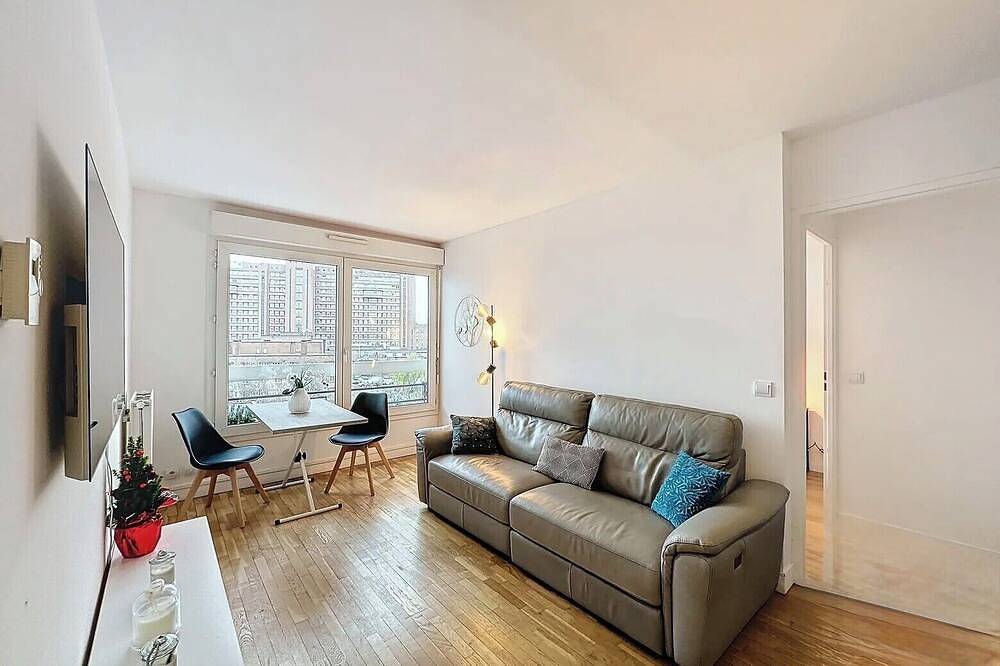 Apartamento entero, Bright apartment with views of Montmartre in Clichy, Altos del Sena