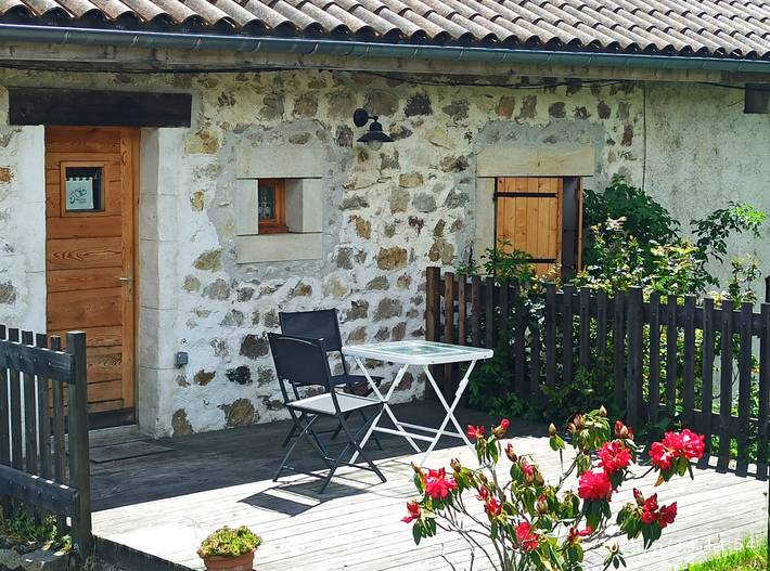 Gîte pour 4 personnes, avec jardin et terrasse dans Vernassal